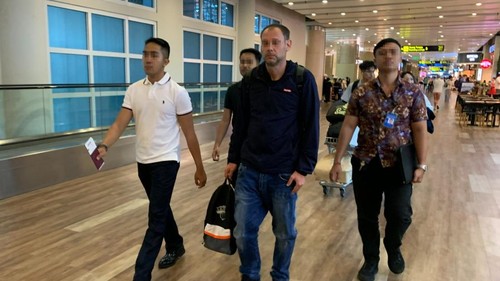 Rudenim Denpasar mendeportasi warga Italia berinisial JF setelah terliat kasus penganiayaan terhadap warga lokal serta overstay di Bali. (Foto: Dok. Rudenim Denpasar)