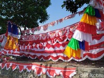 Semangat Pedagang Bendera Musiman dari Bandung, Cari Cuan Sampai ke Kobar