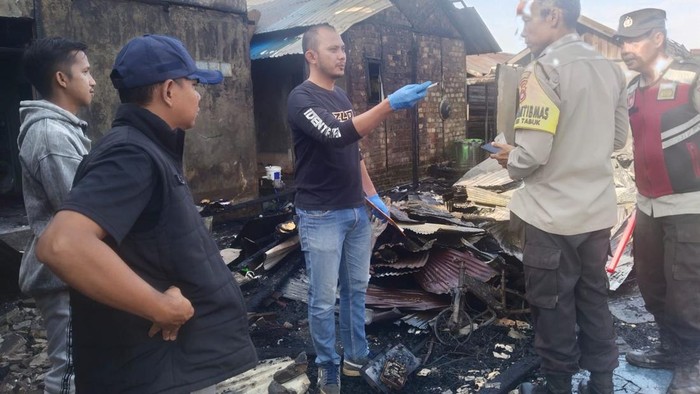 Sisa kebakaran di Martapura hanguskan delapan rumah di Banjar. (Istimewa)