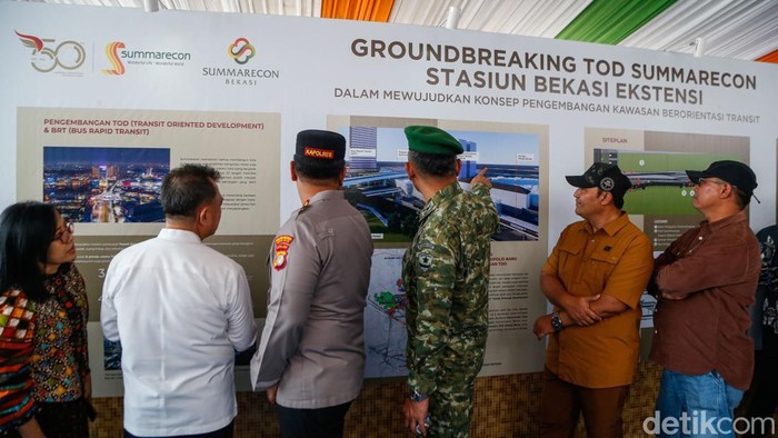 Menteri Koordinator Bidang Infrastruktur dan Pembangunan Kewilayahan Agus Harimurti Yudhoyono (AHY) menghadiri groundbreaking Transit Oriented Development (TOD) Summarecon Stasiun Bekasi Ekstensi di Bekasi, Jumat (24/7).