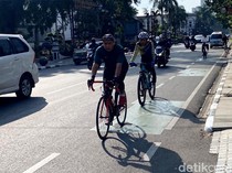Cerita Warga Cileunyi Gowes 15 KM ke Alun-Alun Bandung