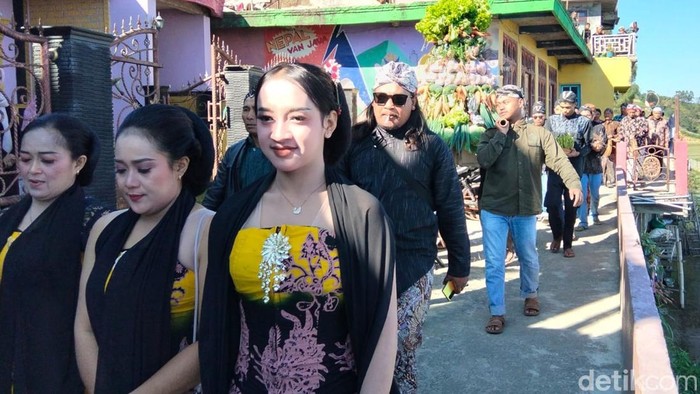 Potret keramaian Saparan di Dusun Butuh, Desa Temanggung, Kecamatan Kaliangkrik, Kabupaten Magelang, Sabtu (25/7/2026).