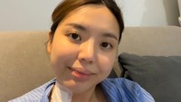 Valencia Nathania mengaku bisa menjalani operasi karena ada kebocoran di jantung. Kenapa aku bisa operasi jantung, intinya jantung aku bocor, jadi aku sering banget kecapean dan sesak nafas. Kalau aku udah pulih mungkin bakal aku ceritain ya hehe, tulisnya dilihat di Instagram, Sabtu (25/7/2026). (Foto: dok Instagram valenciaharlette)