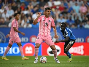 Casemiro Tolak Tawaran Klub Italia demi Bisa Main Bareng Messi