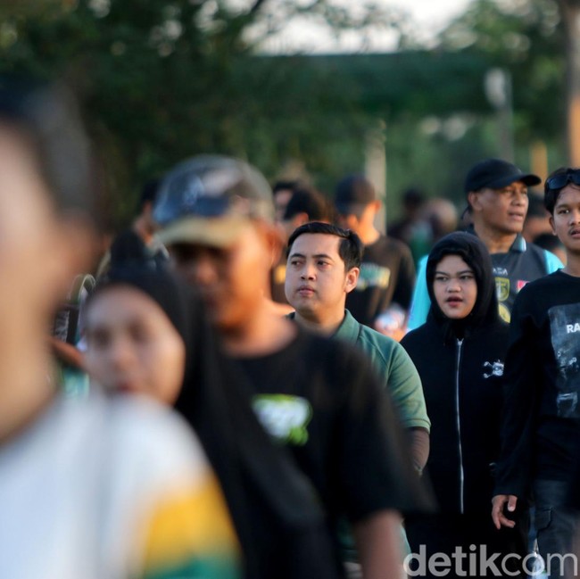 Antusiasme Suporter Padati GBT Jelang Laga Persebaya Vs Persija