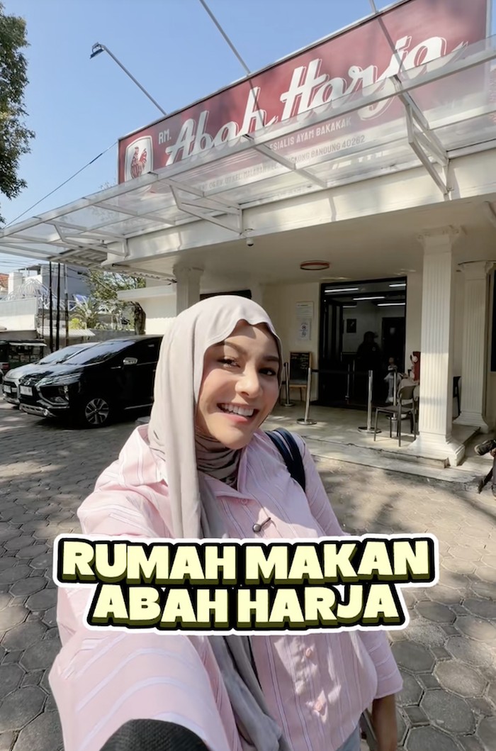 Aurel Hermansyah kulineran di Bandung Aurel Hermansyah kulineran di Bandung