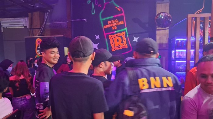 BNNP Sumsel menggelar razia di dua tempat hiburan malam