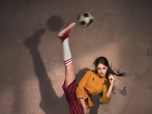 Aksi Dilraba Dilmurat di Kung Fu Soccer Bikin Stephen Chow Terpukau