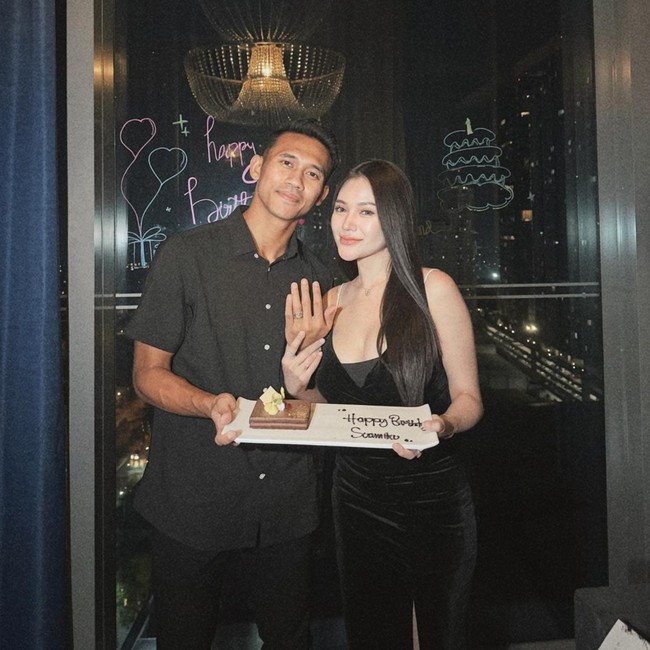 DJ Icha Kharoline Kasih Kejutan Ultah Mentereng Buat Catur Pamungkas
