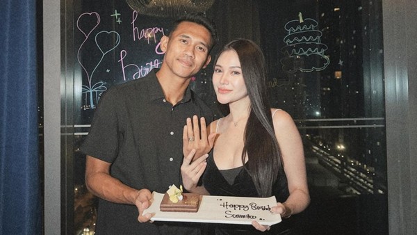 DJ Icha Kharoline Kasih Kejutan Ultah Mentereng Buat Catur Pamungkas