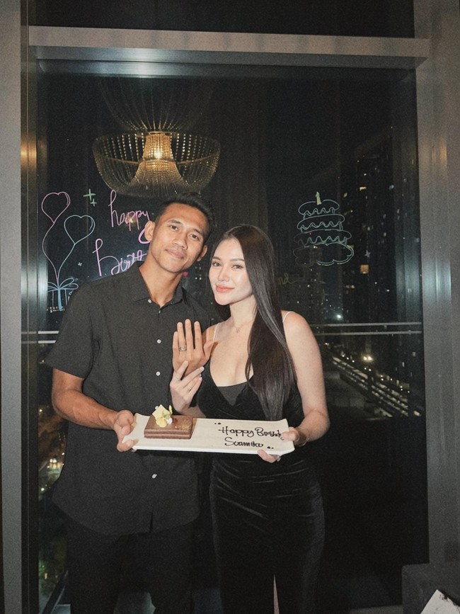DJ Icha Kharoline Kasih Kejutan Ultah Mentereng Buat Catur Pamungkas