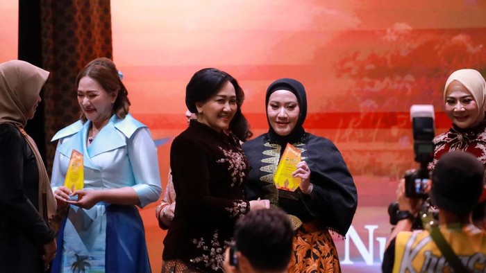 Dukung UMKM, Bhayangkari Polda Sumsel Raih Juara Stand Terbersih di KBN