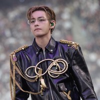 Gaya Mewah 7 Personel BTS di Konser Paris: Jin Pakai Gucci, V Berbalut CELINE
