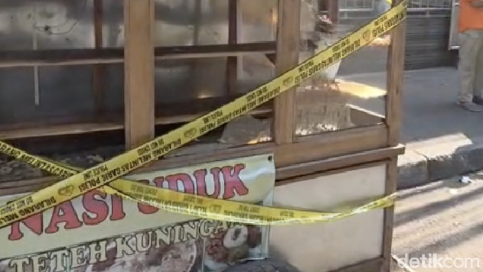 Gerobak nasi uduk yang jadi sasaran amukan kelompok di Jalan Tambak, Menteng. (detikcom)