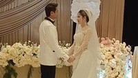 Bintang serial Balasa Dendam Istri yang Tak Dianggap itu setahun memacari Sandy hingga akhirnya memutuskan untuk menikah. Foto: Instagram Stories @hesselstevenwong