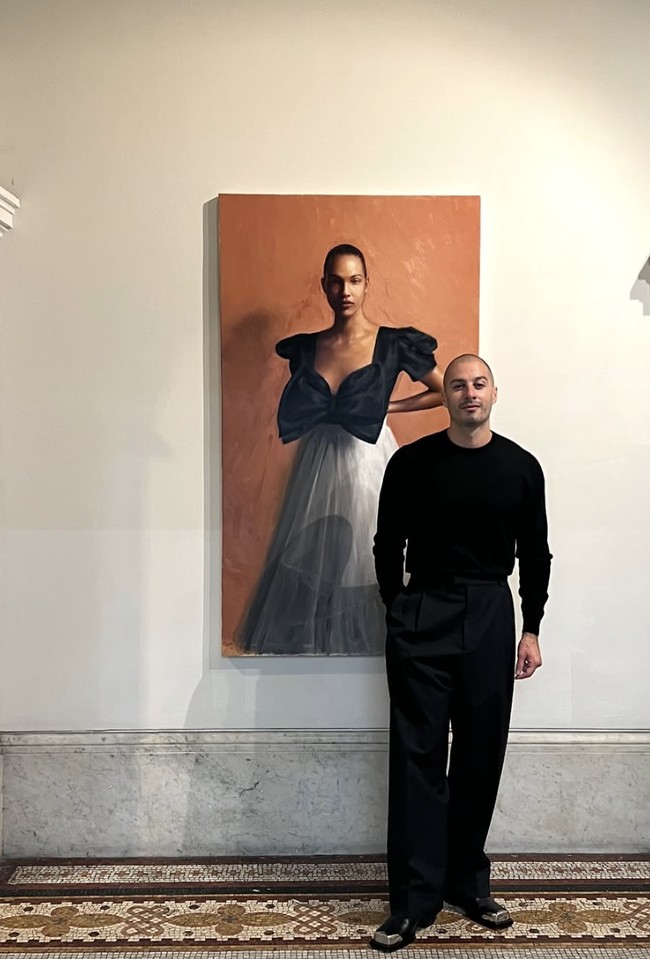 Yarmosky merupakan seorang seniman yang berbasis di New York. Meski namanya tidak setenar Holmes di dunia hiburan, ia dikenal lewat karya-karya seni rupa dan telah lama berkecimpung di dunia seni. (Foto: Instagram)