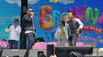 Aksi Judika dengan Adik Bungsu di Panggung Trans TV Festival