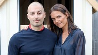 Foto: Katie Holmes dan Pacar Baru Go Public? Mesra Hadiri Acara Ferragamo