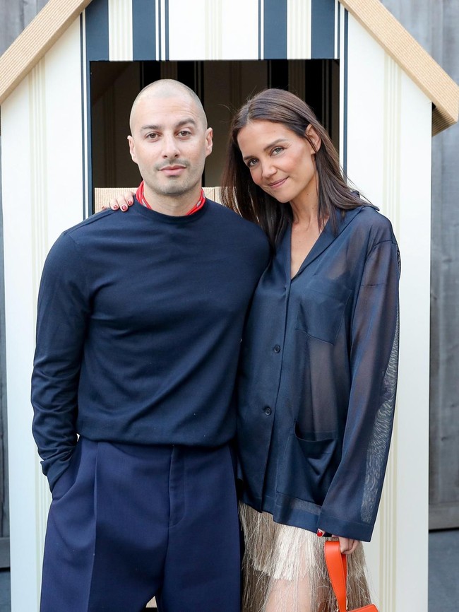 Foto: Katie Holmes dan Pacar Baru Go Public? Mesra Hadiri Acara Ferragamo