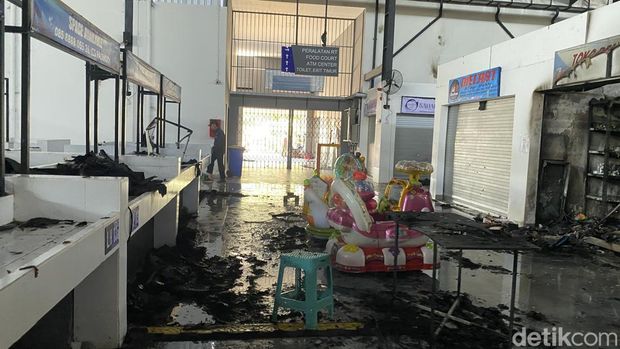Kebakaran di Pasar Modern, Kecamatan Mijen, Kota Semarang, Kota Semarang, Minggu (26/7/2026).