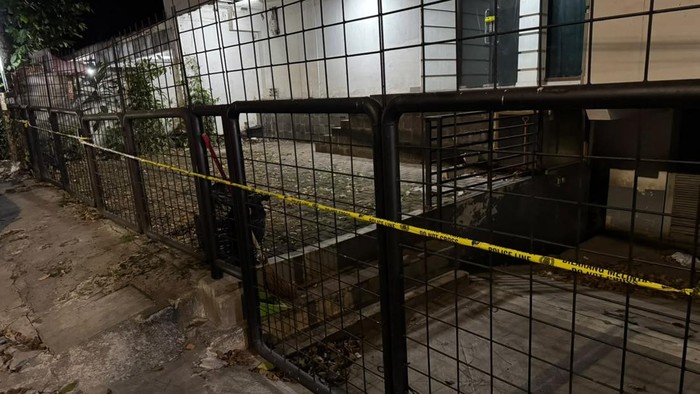 Kondisi klinik kecantikan di Kebayoran Baru, Jaksel temoat pria bernama Sutrimo ditemukan tewas. (Adhfar/detikcom)