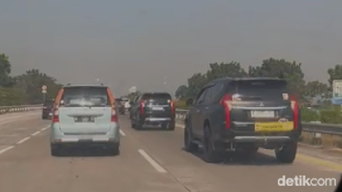 Konvoi Pajero di tol