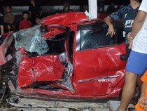 Mogok di Atas Rel, KA Kuala Stabas Hantam Agya hingga Terlempar 30 Meter