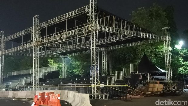 Penampakan tribun ambruk di GOR Satria Purwokerto, Minggu (26/7/2026). Penampakan tribun ambruk di GOR Satria Purwokerto, Minggu (26/7/2026).