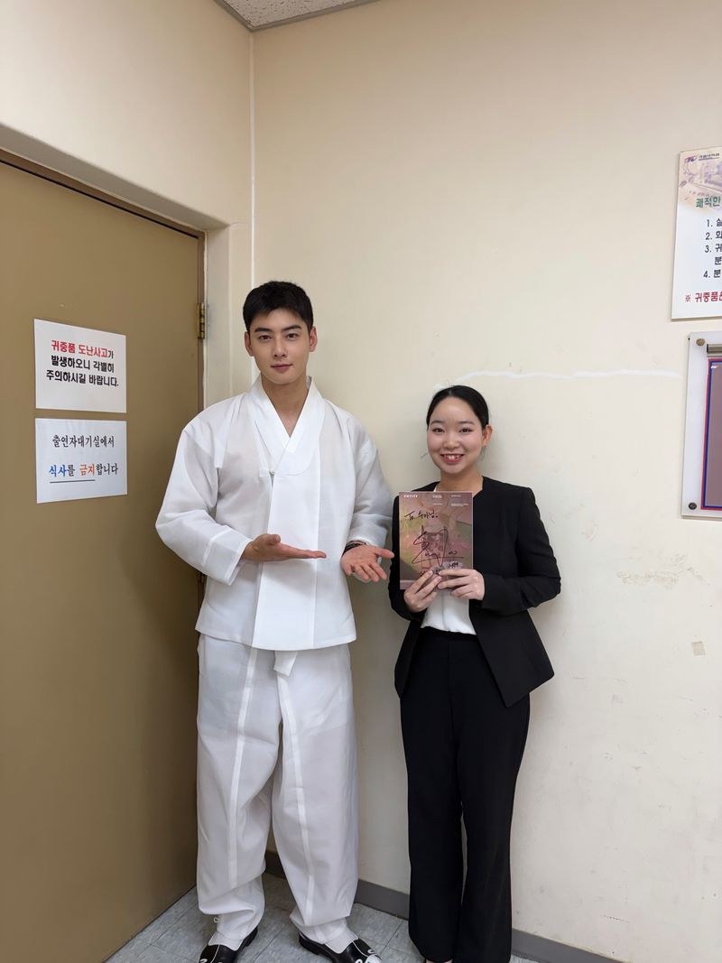 Penampilan terbaru Cha Eun Woo disorot terlihat lebih chubby dan tampak manglingi di tengah wajib militer.