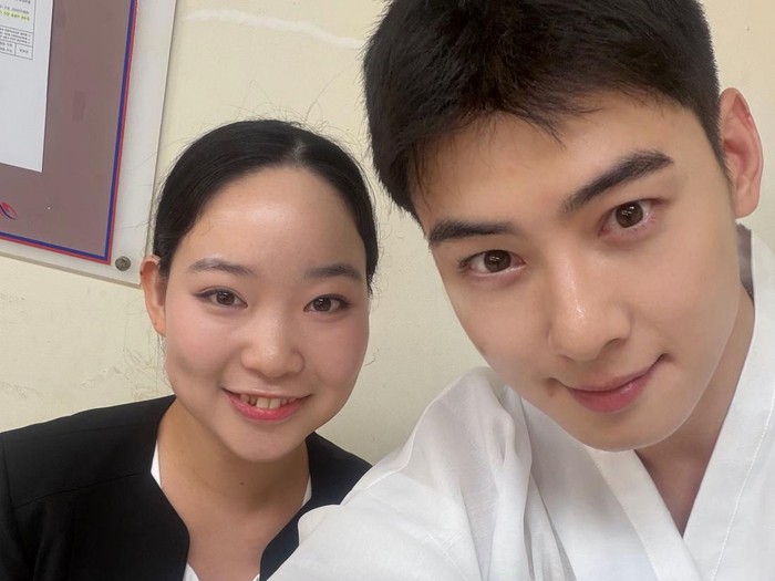 Penampilan terbaru Cha Eun Woo disorot terlihat lebih chubby dan tampak manglingi di tengah wajib militer.