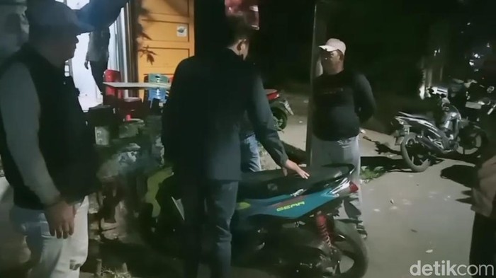 Polisi turun di TKP geng motor menyerang pengendara di Makassar.