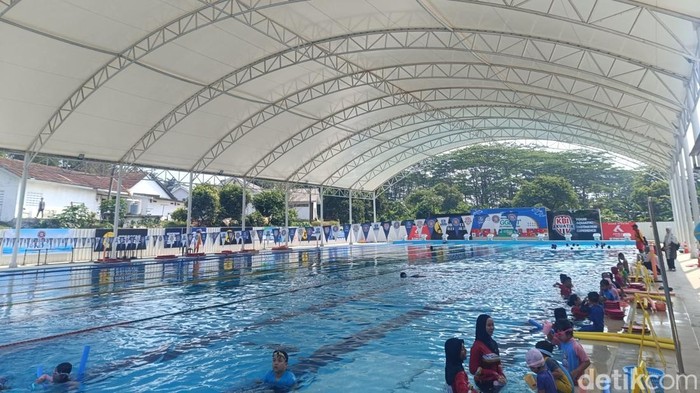 Kawasan Pusat Olahraga (POR) Sawangan, Depok, kini tak lagi hanya dikenal sebagai lokasi latihan sepakbola. Kawasan tersebut bertransformasi menjadi kompleks olahraga terpadu dengan hadirnya fasilitas kolam renang berstandar Olimpiade dan gedung gimn