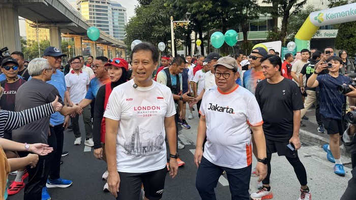 Pramono dan Menkes Budi Gunadi di CFD Rasuna Said (Adhfar/detikcom)