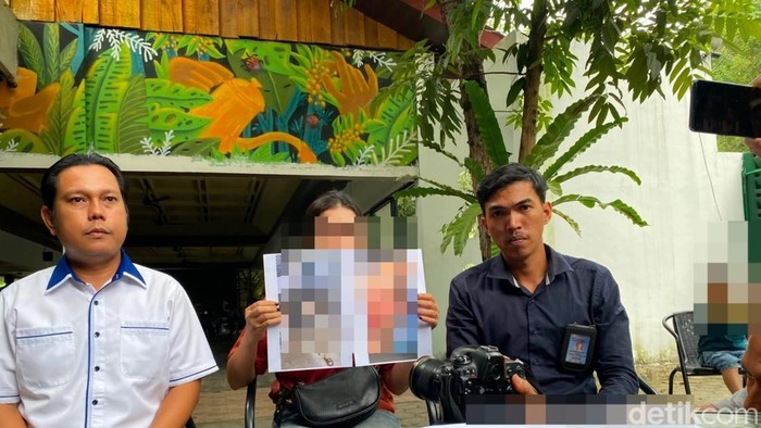 PS, ibu bayi yang dijual oleh suaminya di Jambi, didampingi kuasa hukumnya