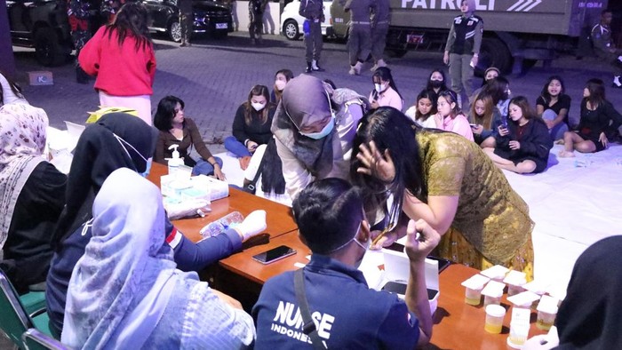 Razia warung pangku di Gresik, 1 positif narkoba dan 1 HIV