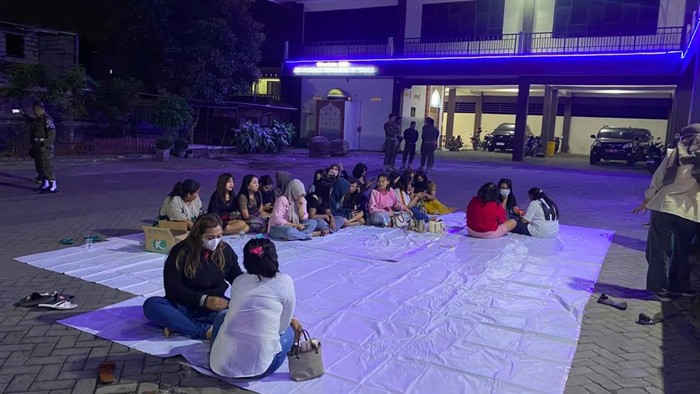 Razia warung pangku di Gresik