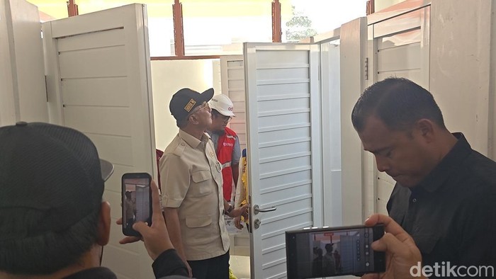 Menteri PU Dody Hanggodo saat meninjau Sekolah Rakyat di Sragen, Minggu (26/7/2026).