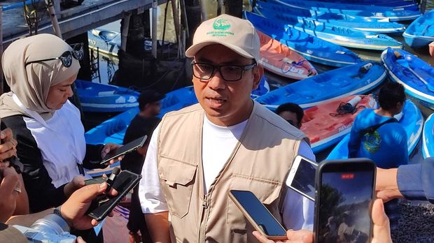 Senior Manager UBP Bali PT PLN Indonesia Power, I Made Harta Yasa, saat diwawancarai di lokasi penanaman bibit mangrove, Minggu (26/7/2026). (Ahmad Firizqi Irwan/detikBali) Senior Manager UBP Bali PT PLN Indonesia Power, I Made Harta Yasa, saat diwawancarai di lokasi penanaman bibit mangrove, Minggu (26/7/2026). (Ahmad Firizqi Irwan/detikBali)