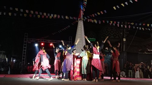 Tarian Kolosal di Alunan Budaya Desa Pringgasela Raya, Lombok Timur, NTB, Sabtu (25/7/2026). (Sanusi Ardi W/detikBali)