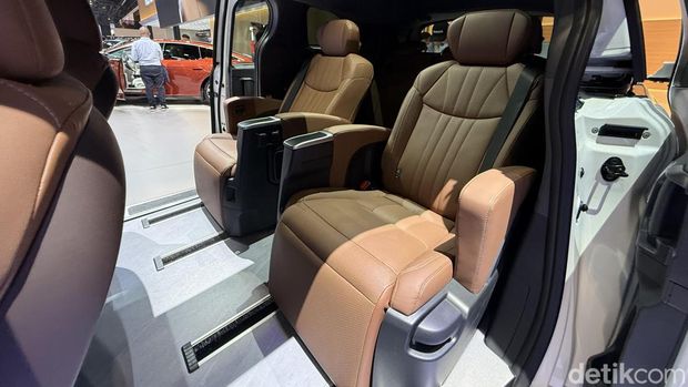 Toyota Granvia China