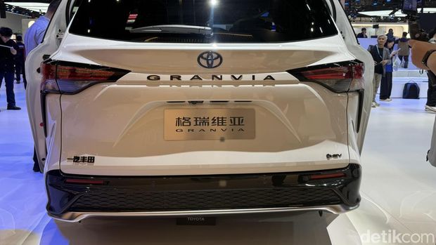 Toyota Granvia China