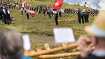 Tradisi Alphorn Bergema di Pegunungan Alpen Swiss