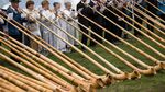 Tradisi Alphorn Bergema di Pegunungan Alpen Swiss