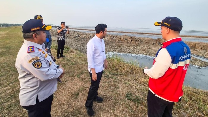 Wagub Emil meninjau tanggul Lumpur Lapindo di Porong Sidoarjo