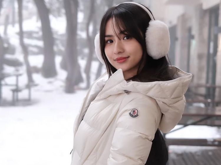 Angie Marcheria Stay Cool Saat Kabut Salju di Mount Buller