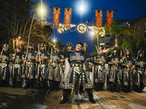 Atraksi Kostum Tradisional Meriahkan Festival Moors and Christians