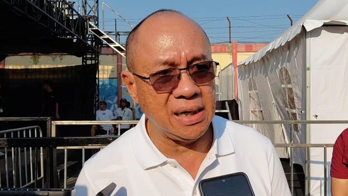 Bupati Banyumas, Sadewo Tri Lastiono saat memberikan keterangan kepada wartawan, Senin (27/7/2026).