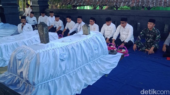 Bupati Hamenang Wajar Ismoyo dan Forkompimda Klaten berziarah ke makam Kiai Melati, Kamis (23/7/2026)