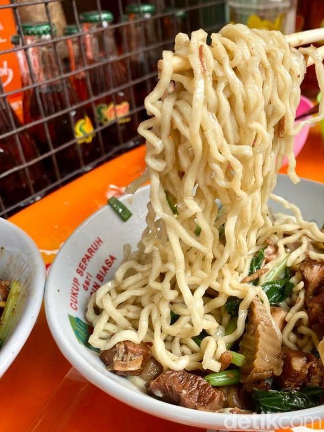 Dijual dari 1986, Bakmi Doraemon Harganya Pernah Rp250 Perak!