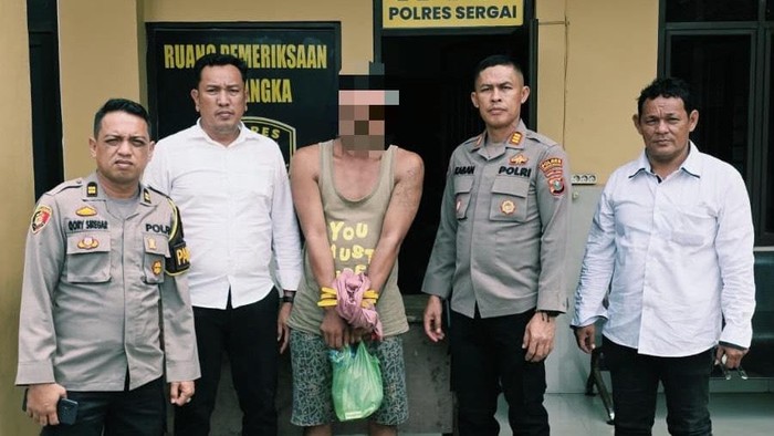Tersangka saat diamankan Polres Sergai.